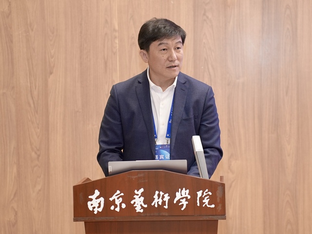 北京电影学院副院长童雷发表主旨演讲.jpg 图片