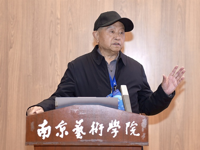 北京大学教授、中国艺术学理论学会会长彭吉象作主旨报告.jpg 图片