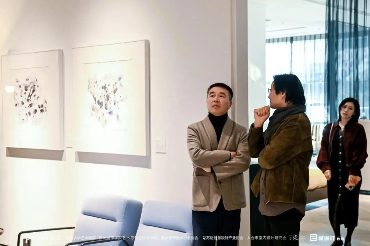 “艺”心相聚话未来|苏州校友代表共赴【斑斓之间】艺术展